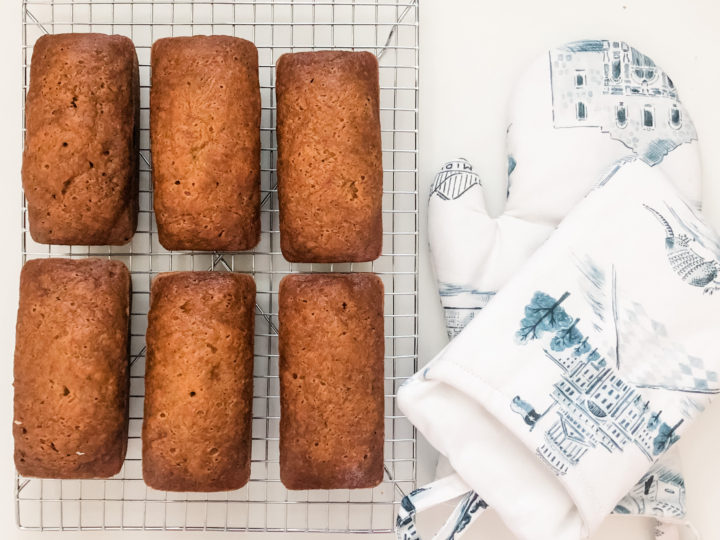Banana Bread mini loaves with Texas Toile Potholder and Mitt
